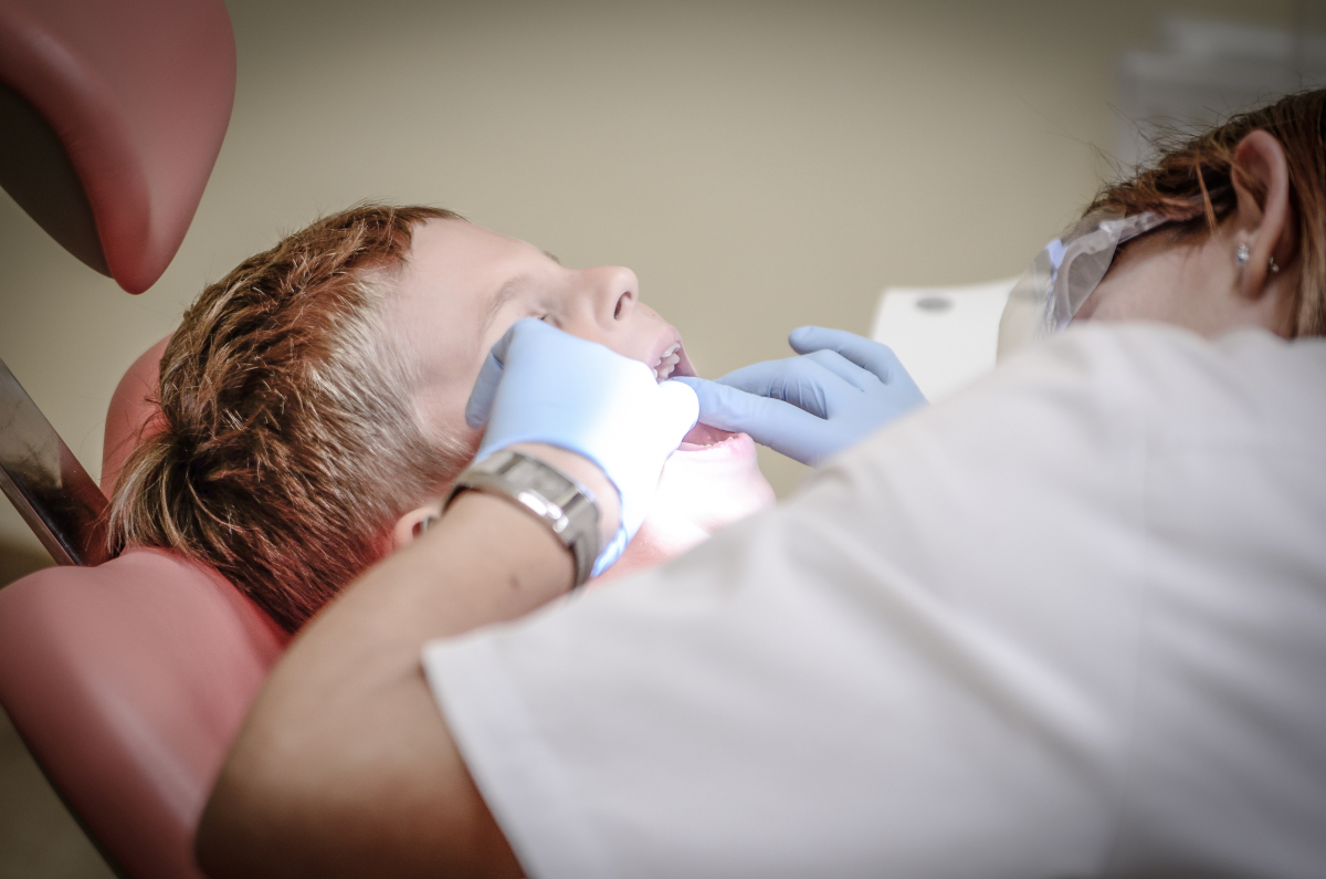 οδοντίατρος dentist