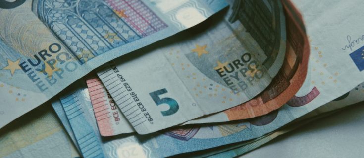Ταμείο Ανάκαμψης: Οι επιχορηγήσεις των 18,22 δισ. ευρώ αποτελούν καθαρή χρηματοδοτική ενίσχυση – Διευκρινίσεις του υπουργείου Εθνικής Οικονομίας και Οικονομικών