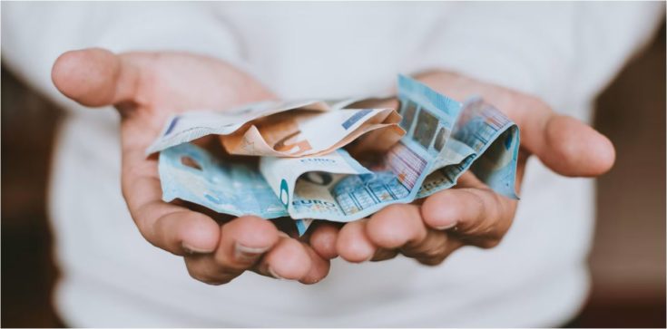 Επίδομα σε συνταξιούχους: Νέος «οδηγός» για να λάβετε τα 400 ευρώ – Ερωτήσεις και απαντήσεις