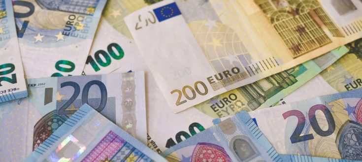Κοινοί τραπεζικοί λογαριασμοί: Νέος οδηγός με 7 ερωτήσεις και απαντήσεις για αναλήψεις και καταθέσεις συνδικαιούχων