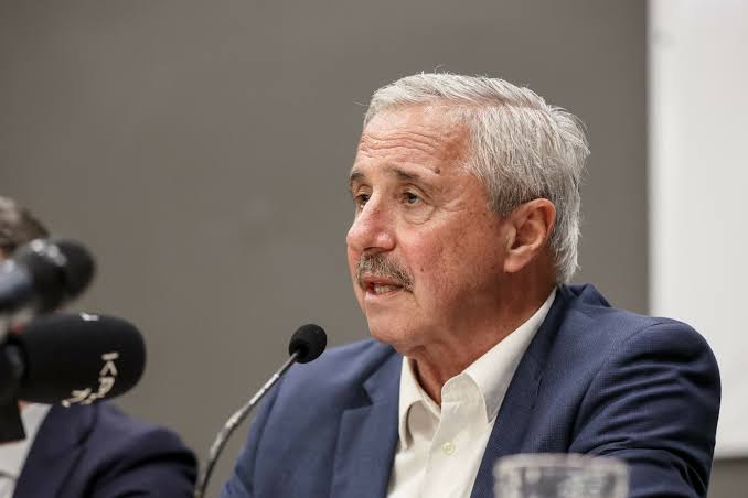 Μανιάτης: Να μειωθεί ο Ειδικός Φόρος Κατανάλωσης στα καύσιμα – «Τεράστιο πρόβλημα η έλλειψη αποθήκευσης ενέργειας»