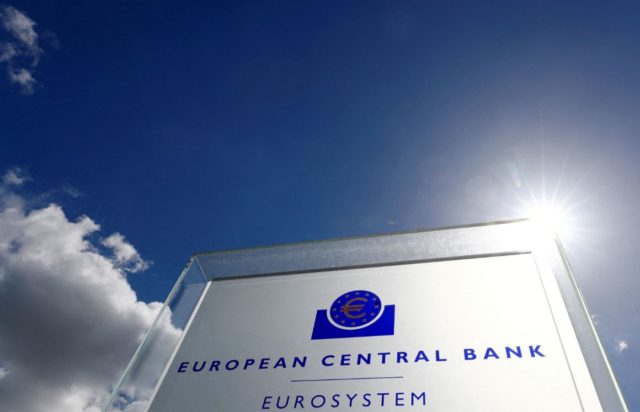 ΕΚΤ: Την Πέμπτη η νέα συνεδρίαση για τα επιτόκια – Πώς θα επηρεάσουν τις αποφάσεις ο πληθωρισμός και η άνοδος αποδόσεων των ομολόγων