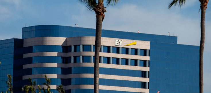 EY: Γιατί η Ελλάδα καταλαμβάνει την 19η θέση στη λίστα της Ευρώπης με ξένες επενδύσεις