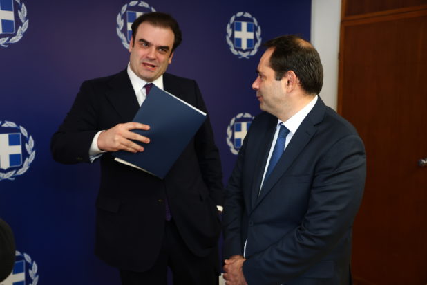 Πιερρακάκης: «Σε κόσμο που γίνεται πιο απρόβλεπτος, η Ελλάδα γίνεται πιο ισχυρή» – Πετραλιάς: Ειδικό αποθεματικό 200 εκατ. ευρώ για νέες παρεμβάσεις και το 2027